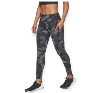 Athleta | CAMO CONTENDER 7/8 TIGHT IN POWERLIFT 
Black Camo, Size Small